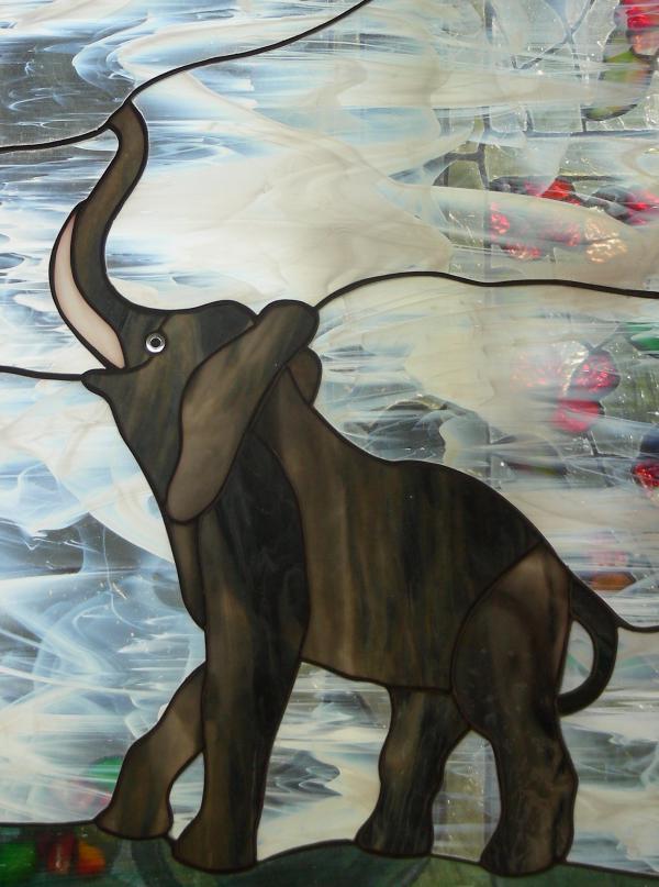 Türverglasung mit Elefantenmotiv